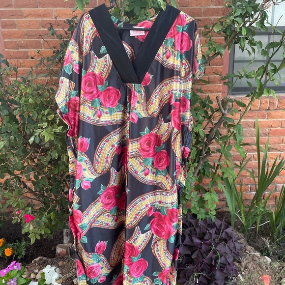 Featherbed • Vtg • 1960’s • Floral • Satin • Black/Red • Large •Kaftan Nightgown